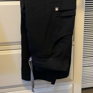 FIGS Black Petite Kade Cargo Pants- Size small